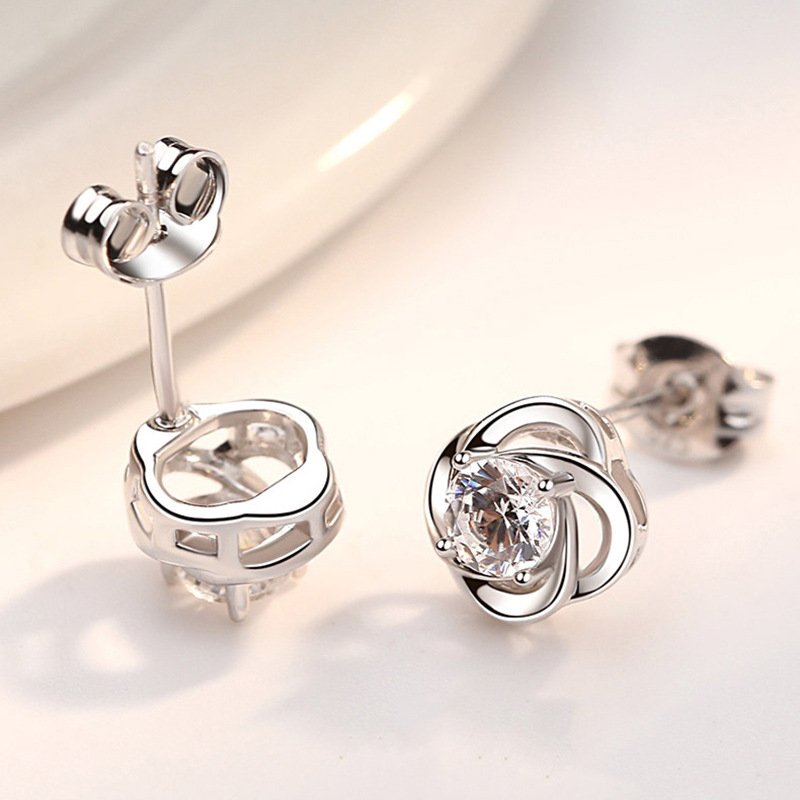 Explosive jewelry fashion temperament silver earrings women's four-leaf clover earrings silver needle earrings